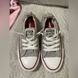 ✨Women’s Low Top Striped Converse Size 5